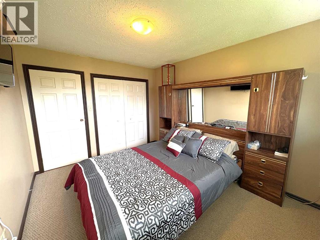 5402 47 Avenue W - 20