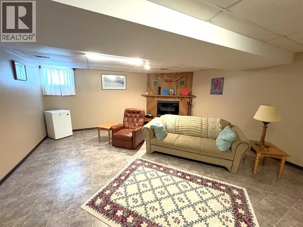 5402 47 Avenue W - 27