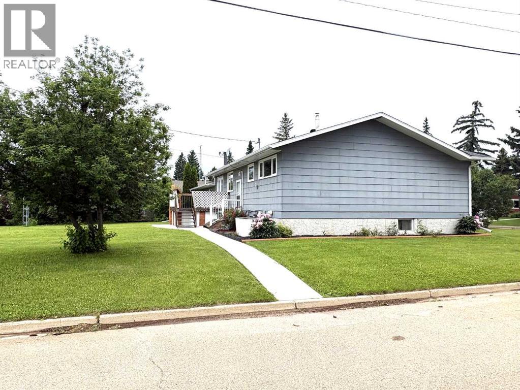 5402 47 Avenue W - 4