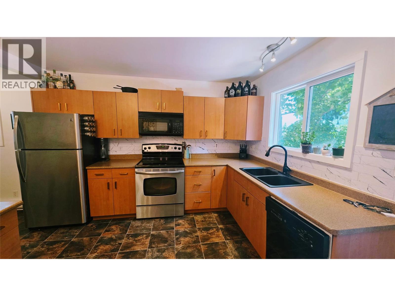 1511 MCQUARRIE Avenue - 16
