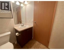 Kitchen - 257 Steeprock Close, Tumbler Ridge, BC V0C2W0 Photo 8