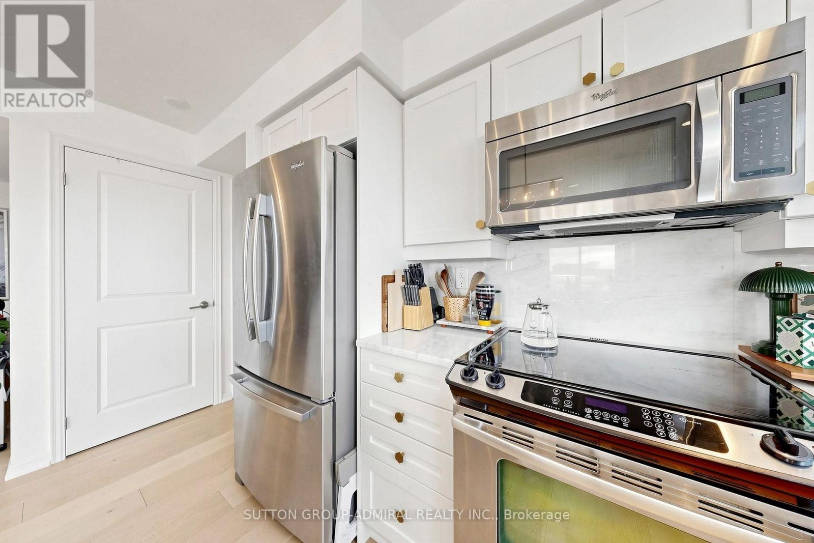 #1910 125 WESTERN BATTERY ROAD - Image 11