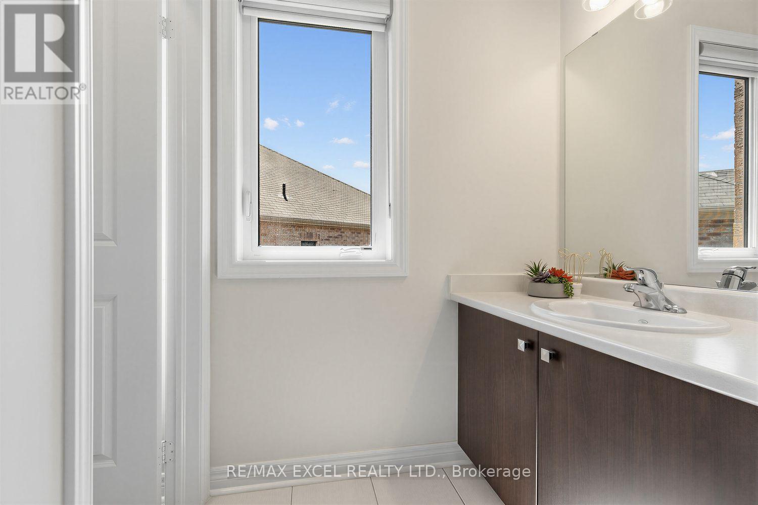 10 KEN BETZ COURT - 32