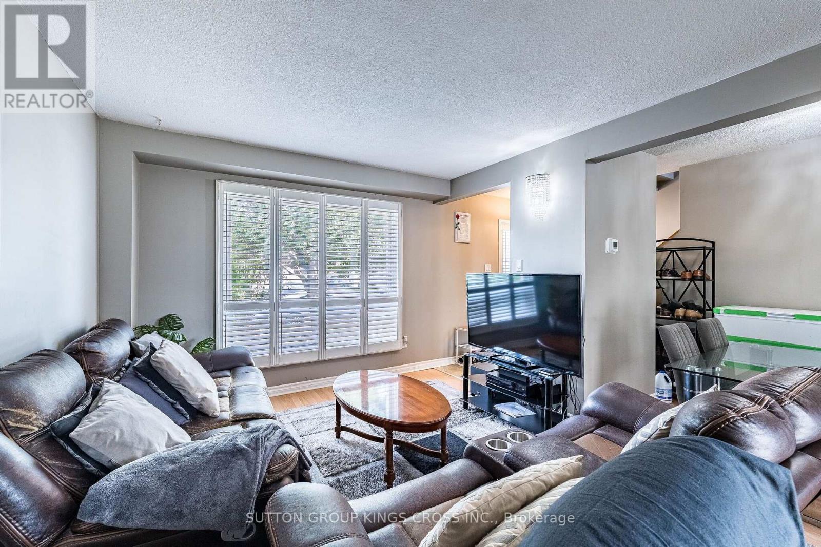 2 HEMLARK COURT - 10