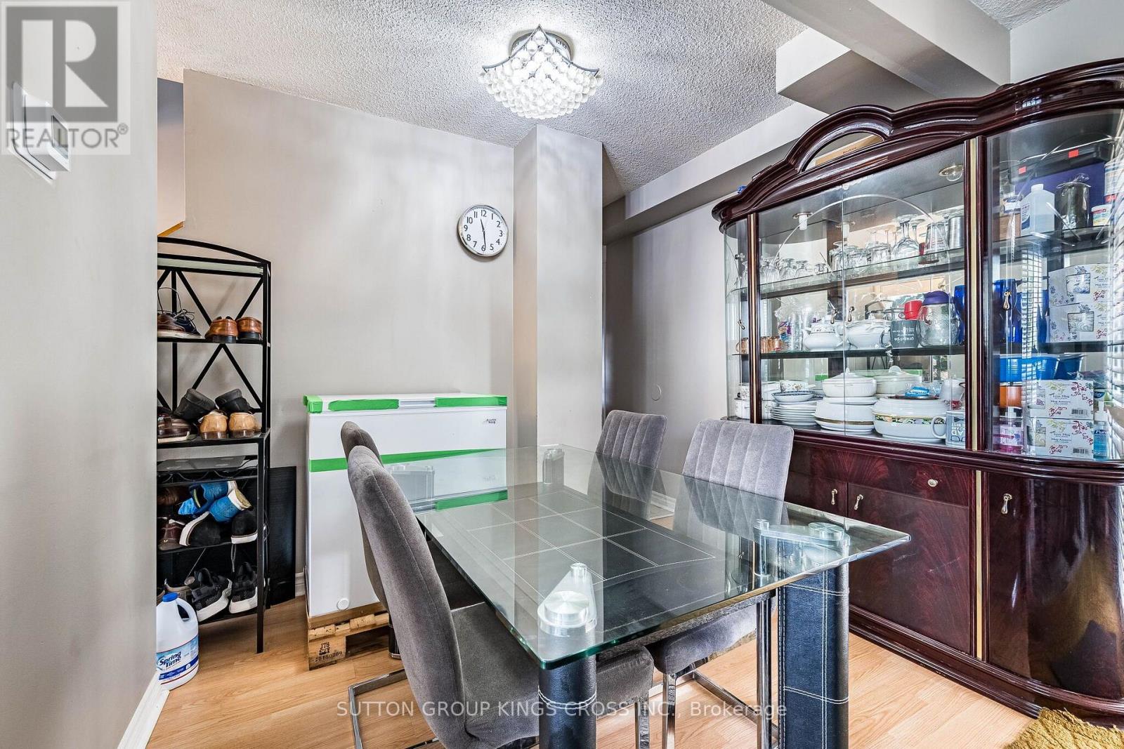 2 HEMLARK COURT - 11
