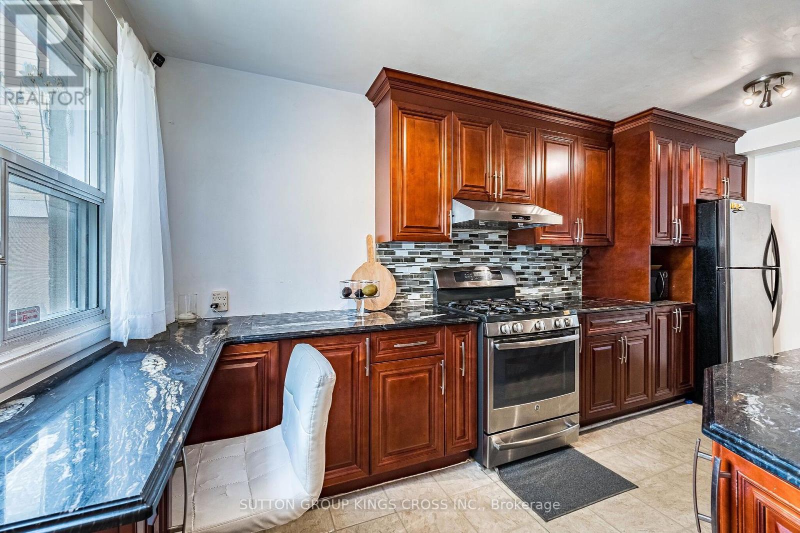 2 HEMLARK COURT - 16