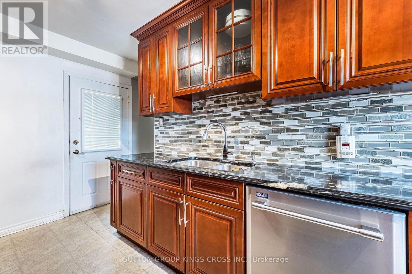 2 HEMLARK COURT - 19