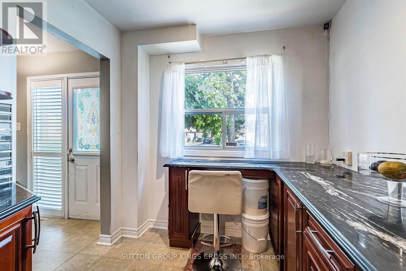 2 HEMLARK COURT - 21