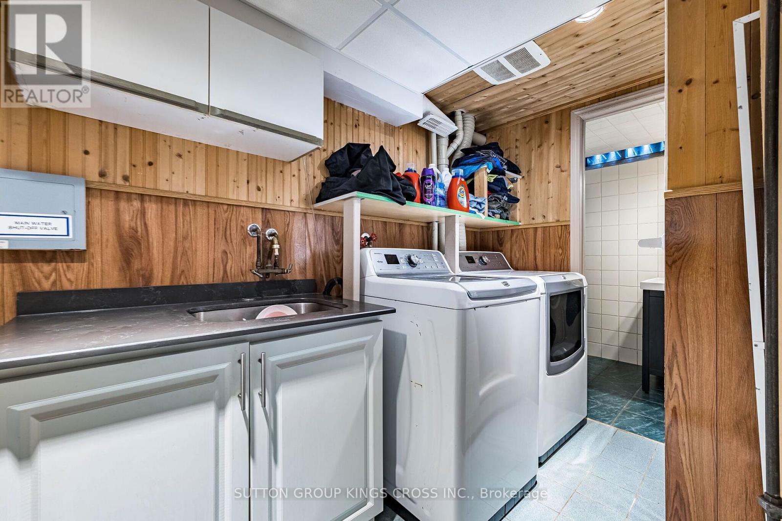 2 HEMLARK COURT - 24