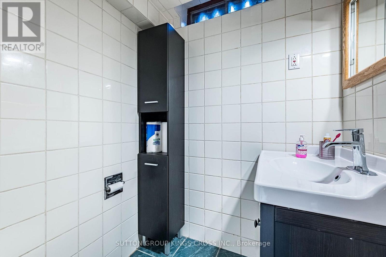 2 HEMLARK COURT - 26