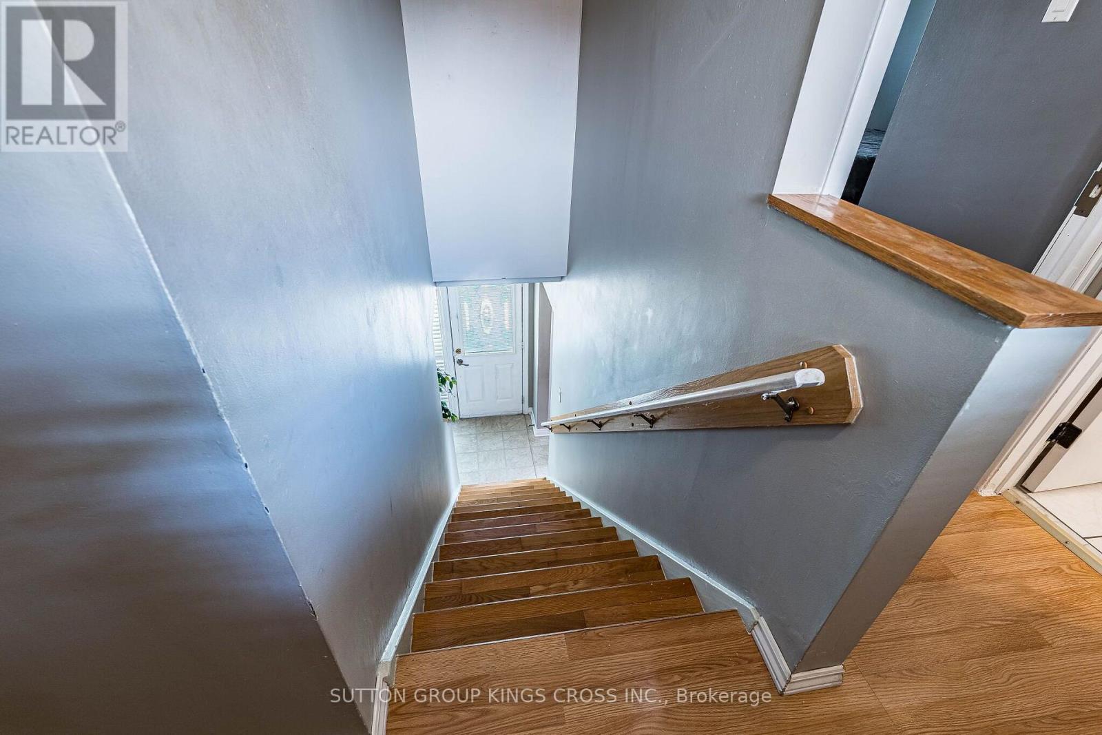 2 HEMLARK COURT - 27