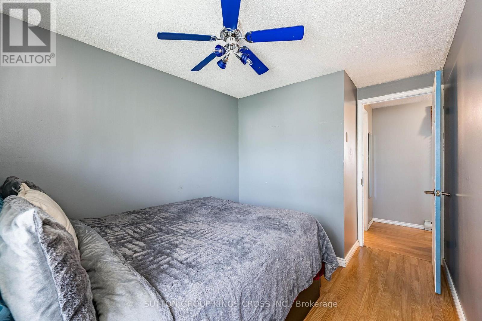 2 HEMLARK COURT - 32