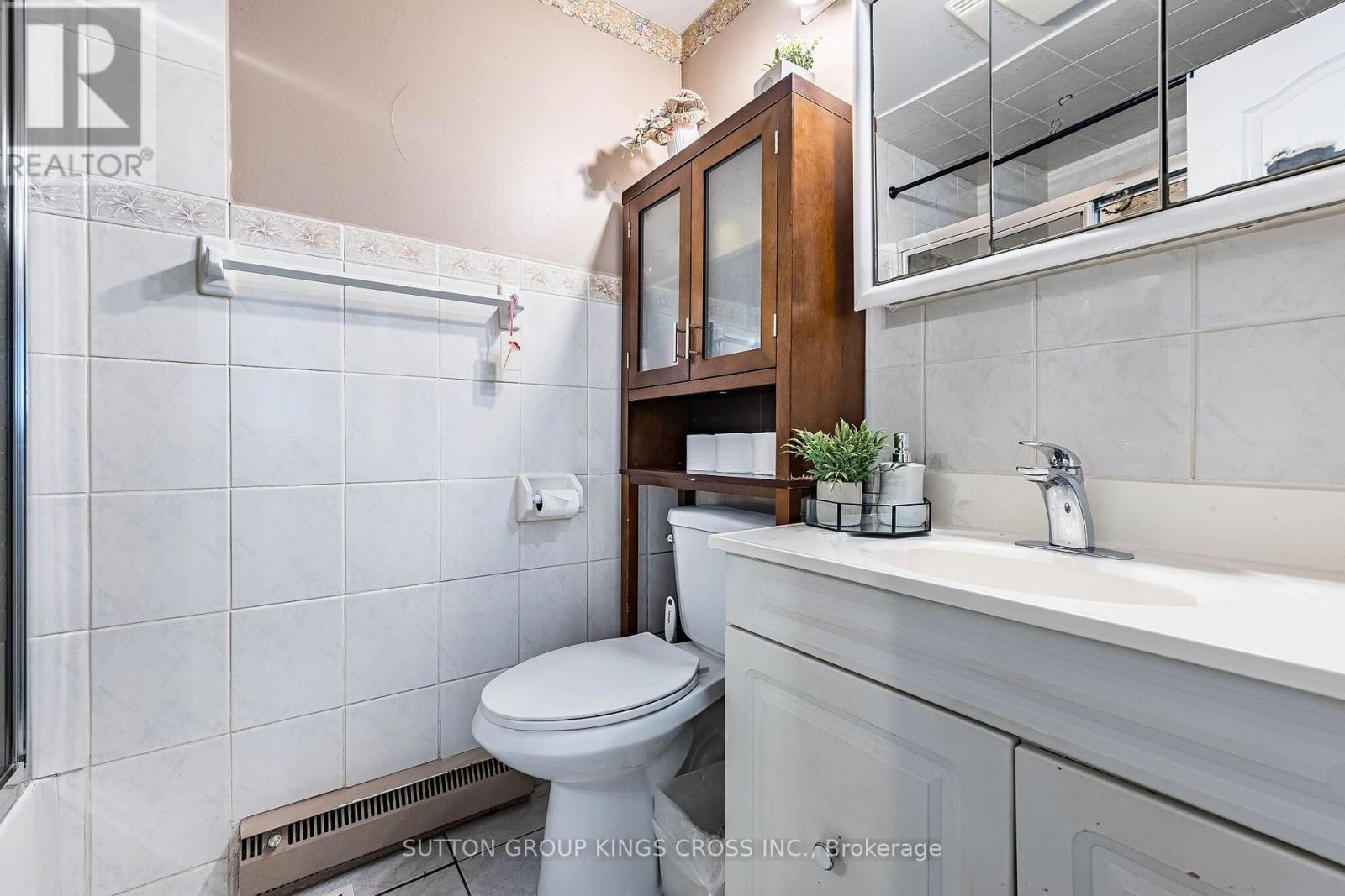 2 HEMLARK COURT - 33
