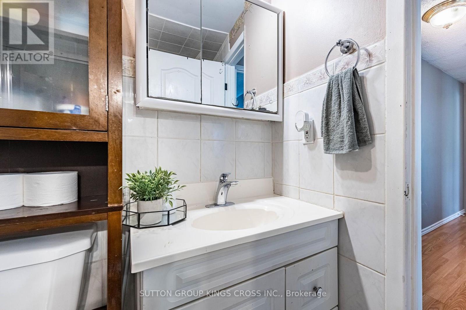 2 HEMLARK COURT - 34
