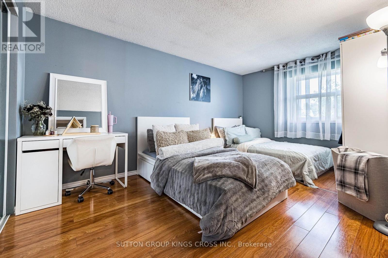 2 HEMLARK COURT - 36