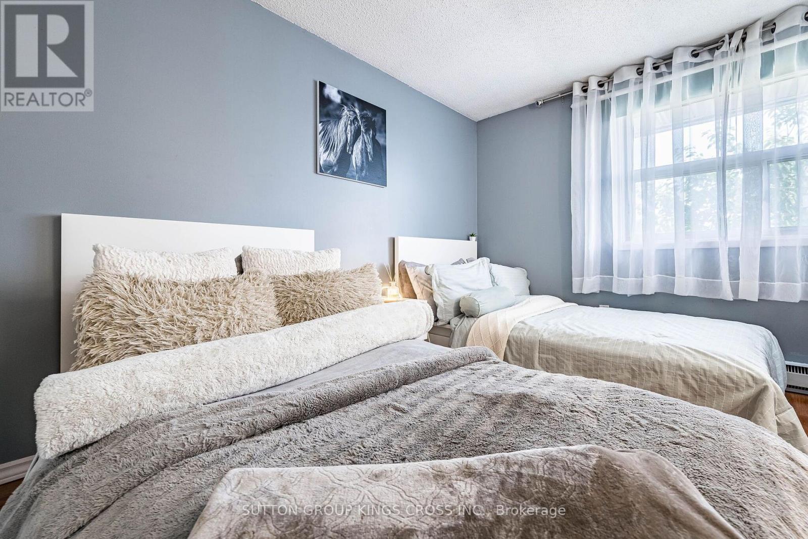 2 HEMLARK COURT - 37