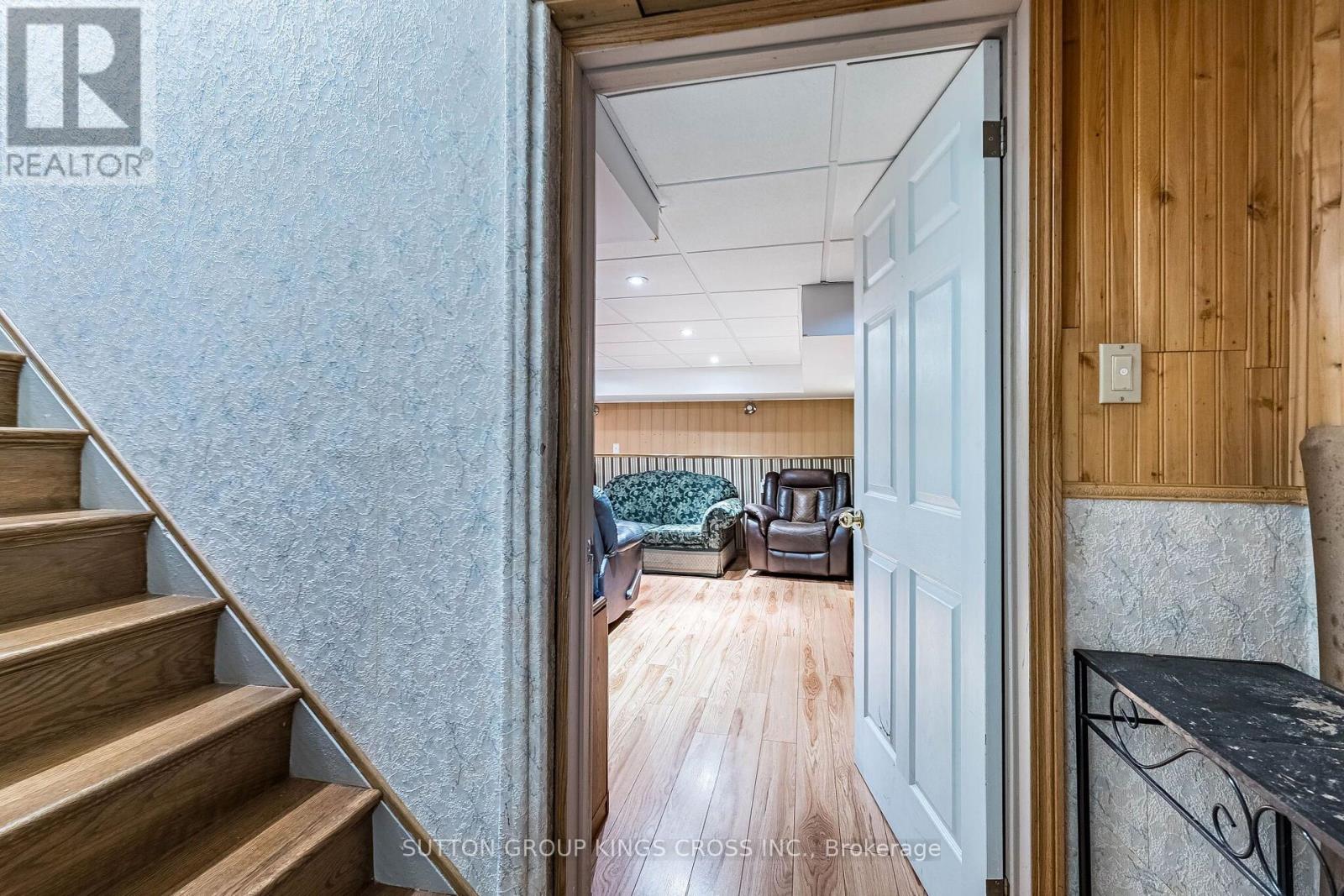 2 HEMLARK COURT - 42