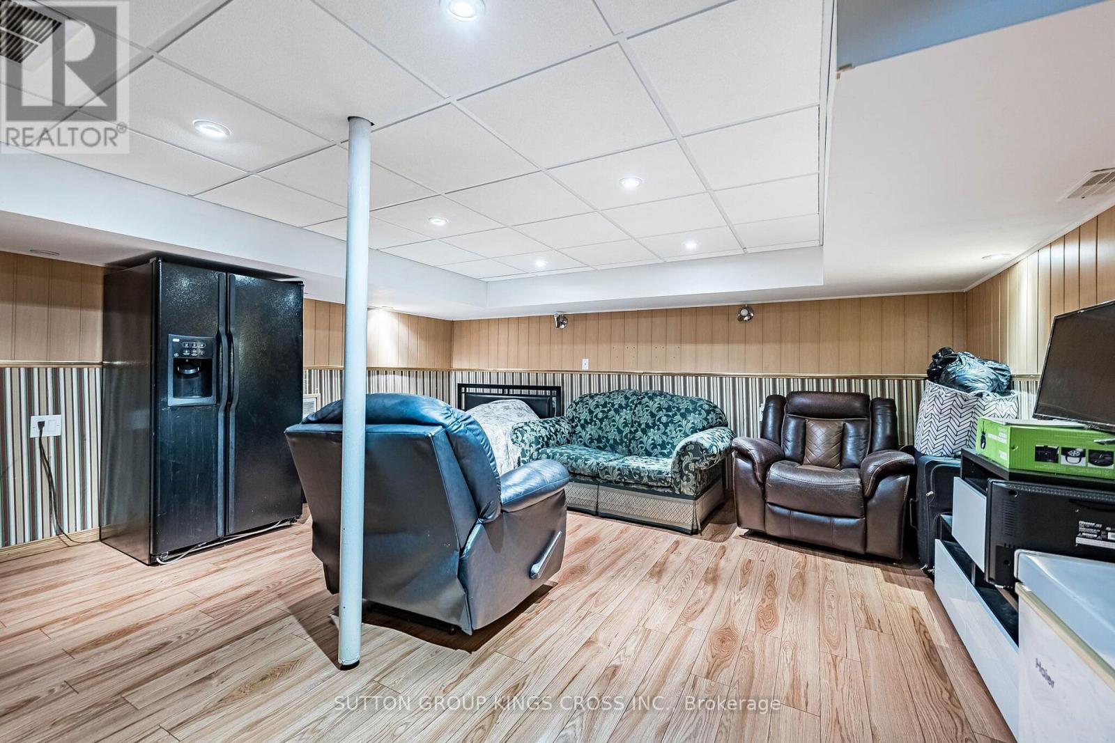 2 HEMLARK COURT - 43