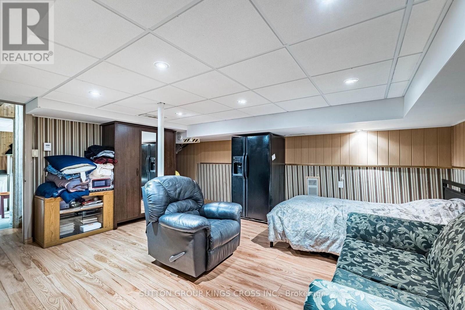 2 HEMLARK COURT - 44