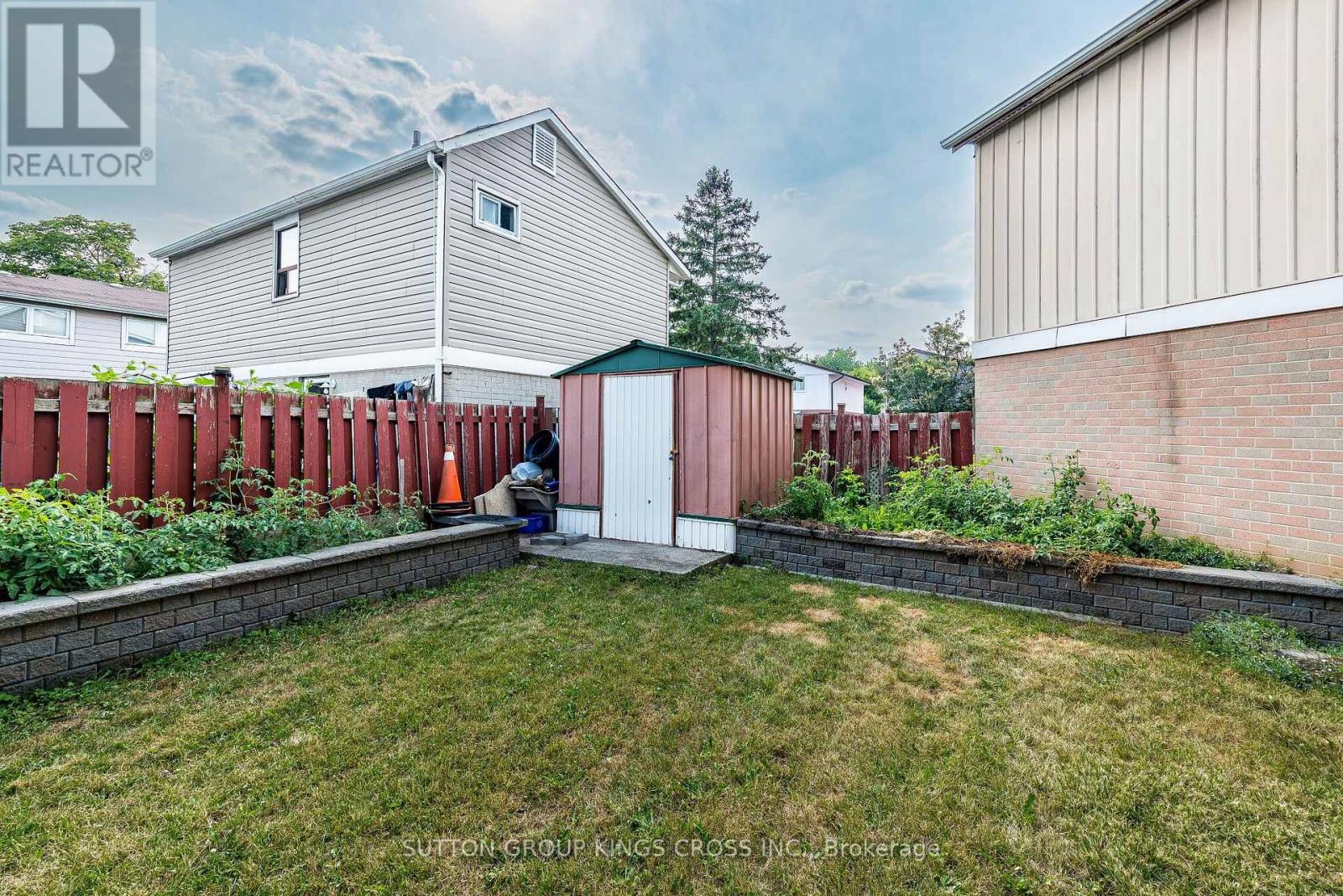 2 HEMLARK COURT - 48
