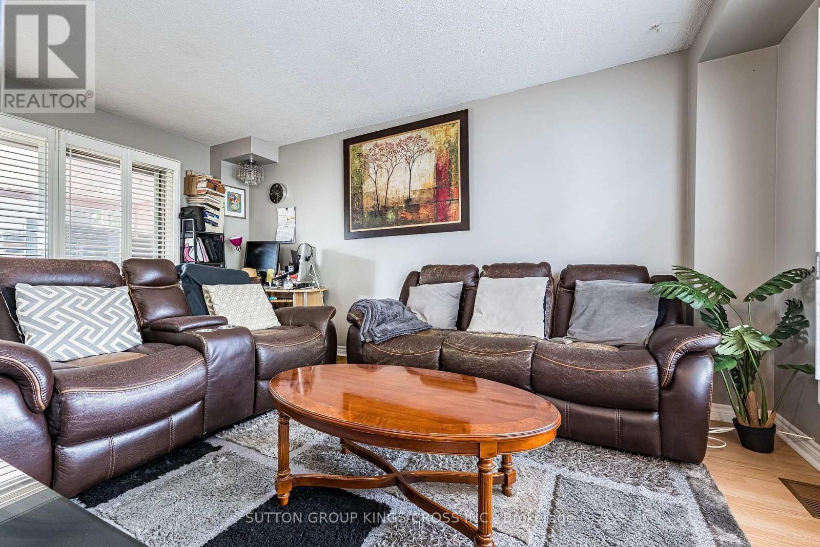 2 HEMLARK COURT - 7