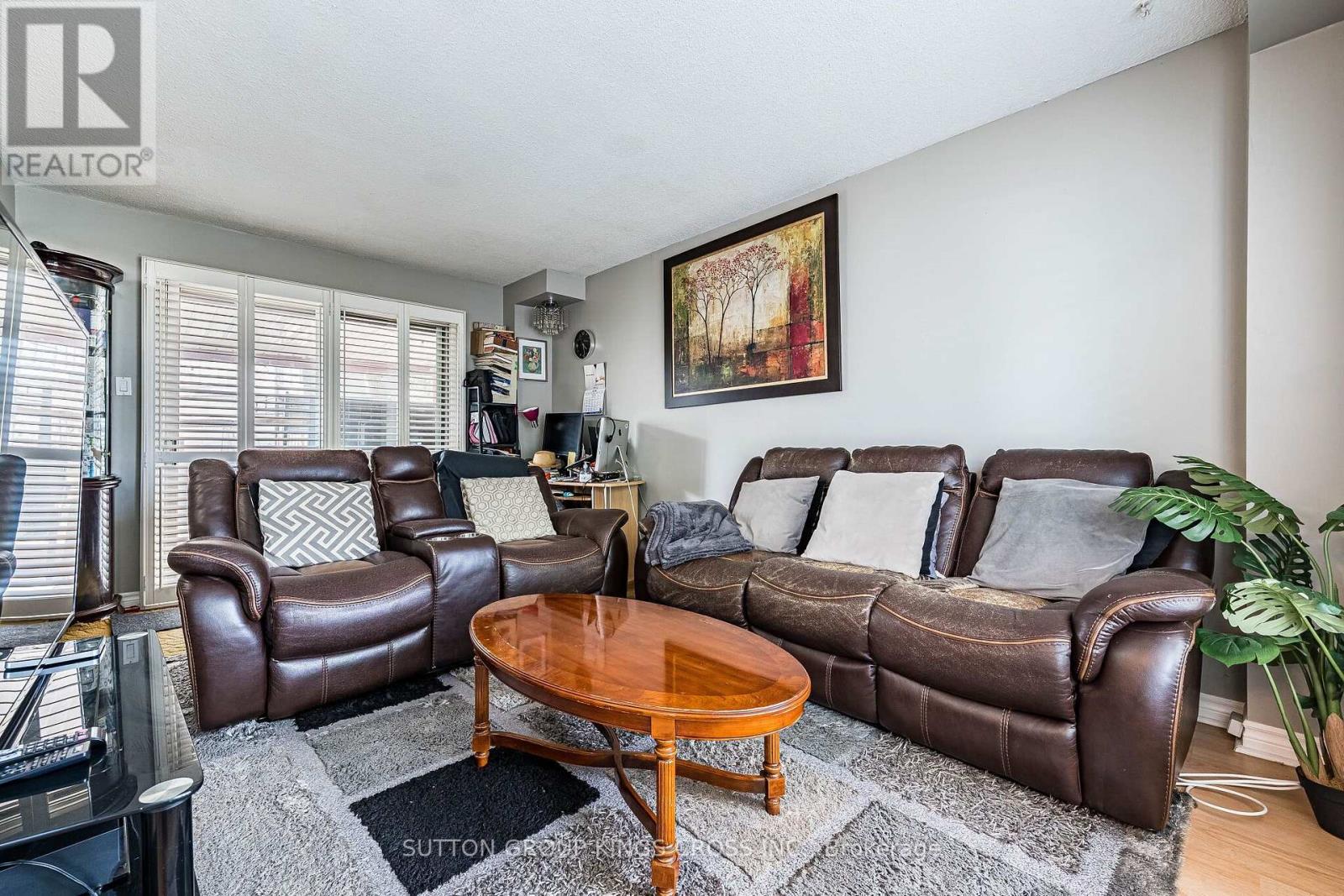 2 HEMLARK COURT - 8