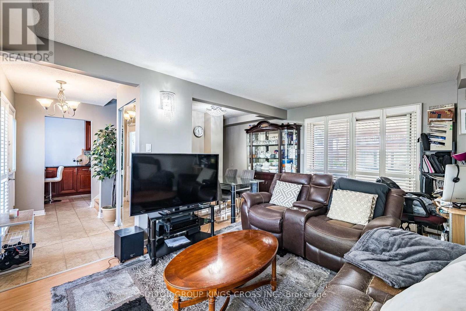 2 HEMLARK COURT - 9