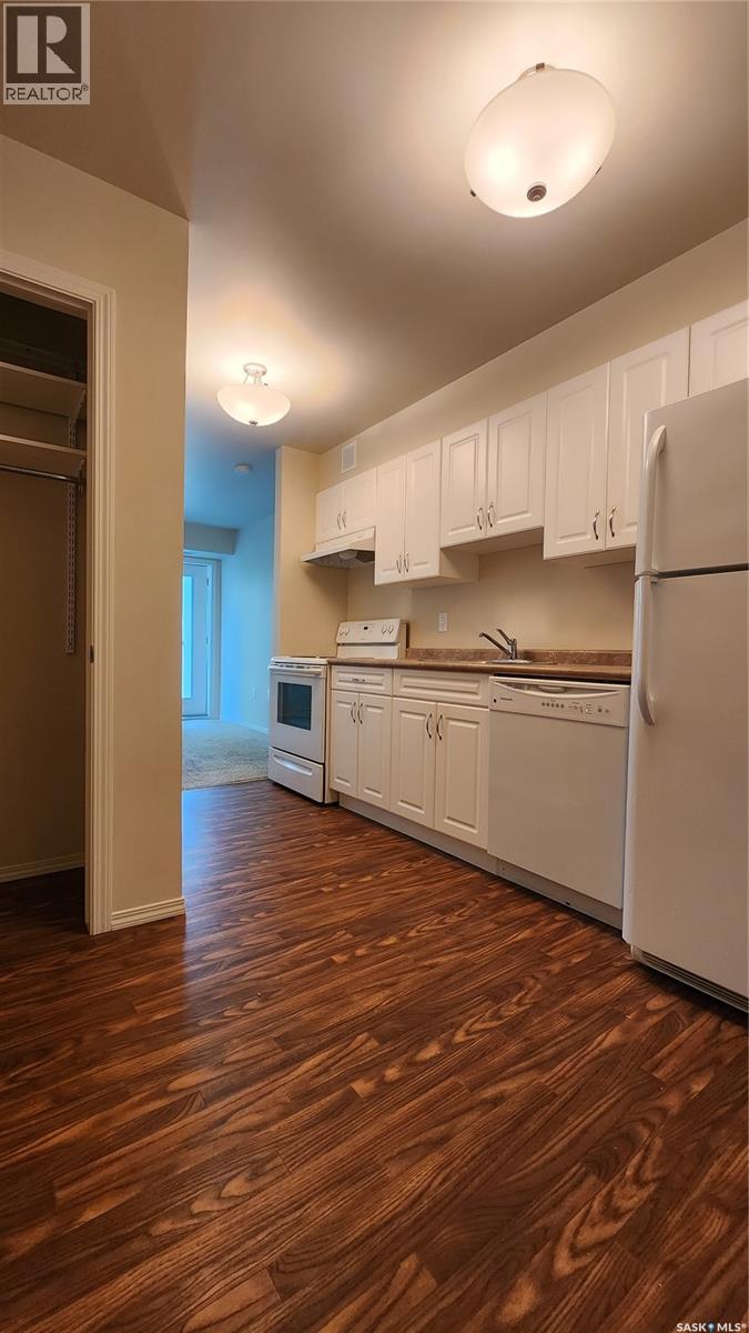 #209 680 7th AVENUE E - 3