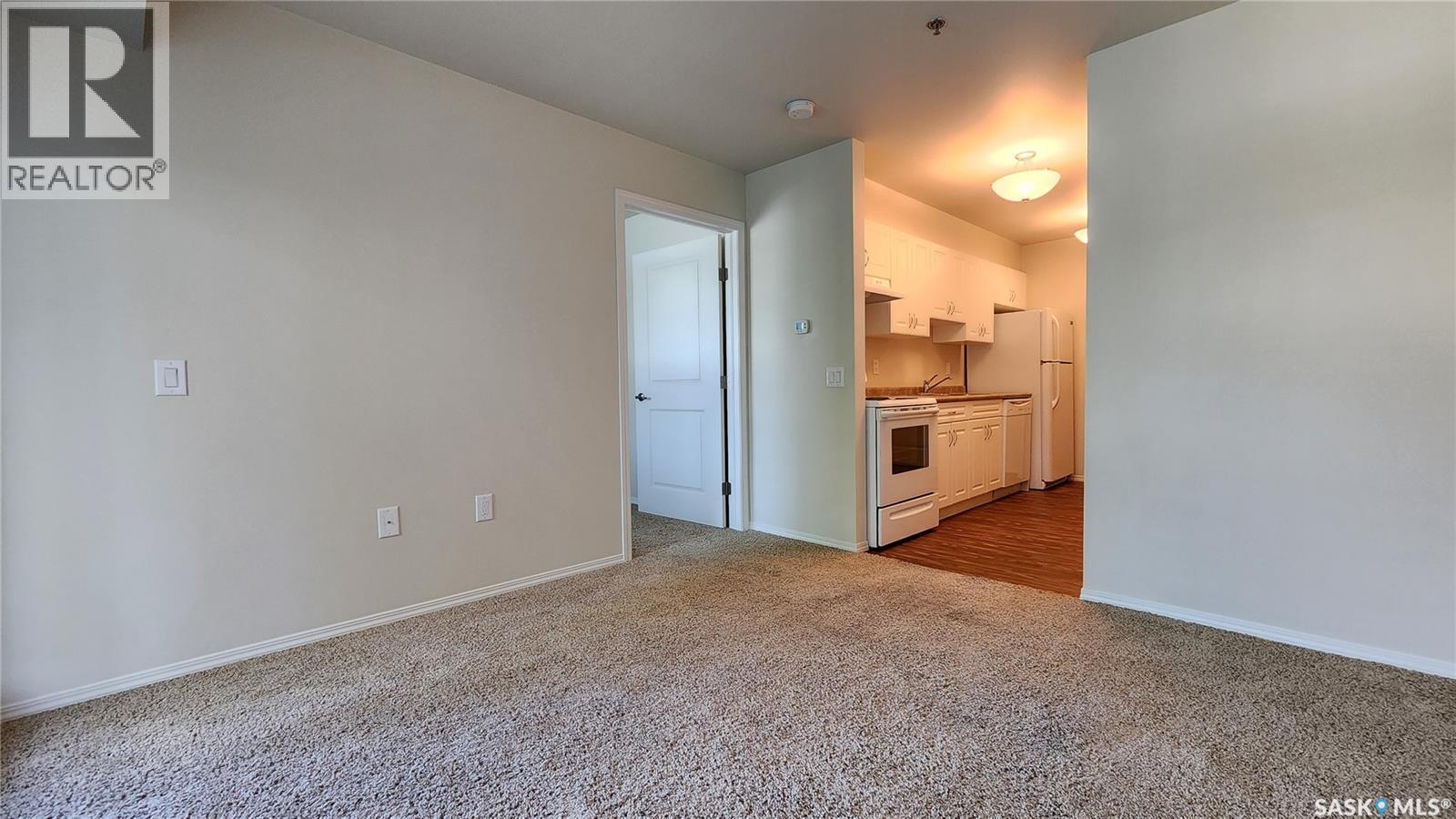#209 680 7th AVENUE E - 9