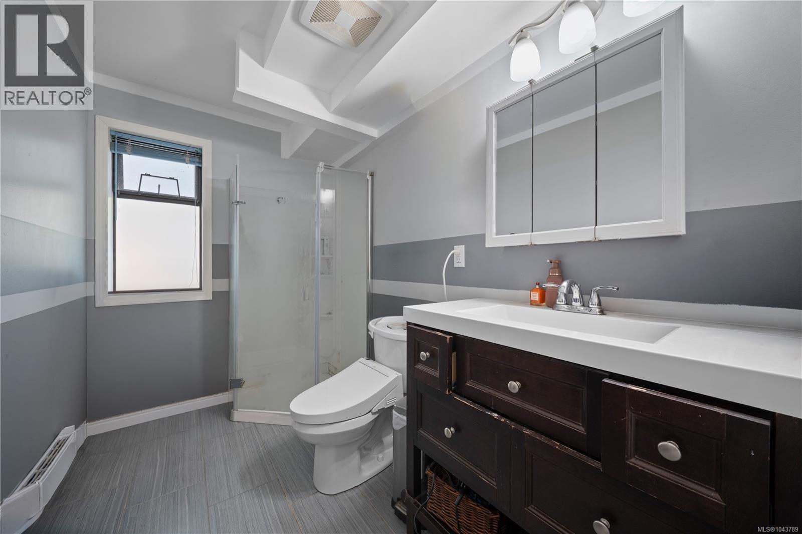 5334 Georgiaview Cres - 28