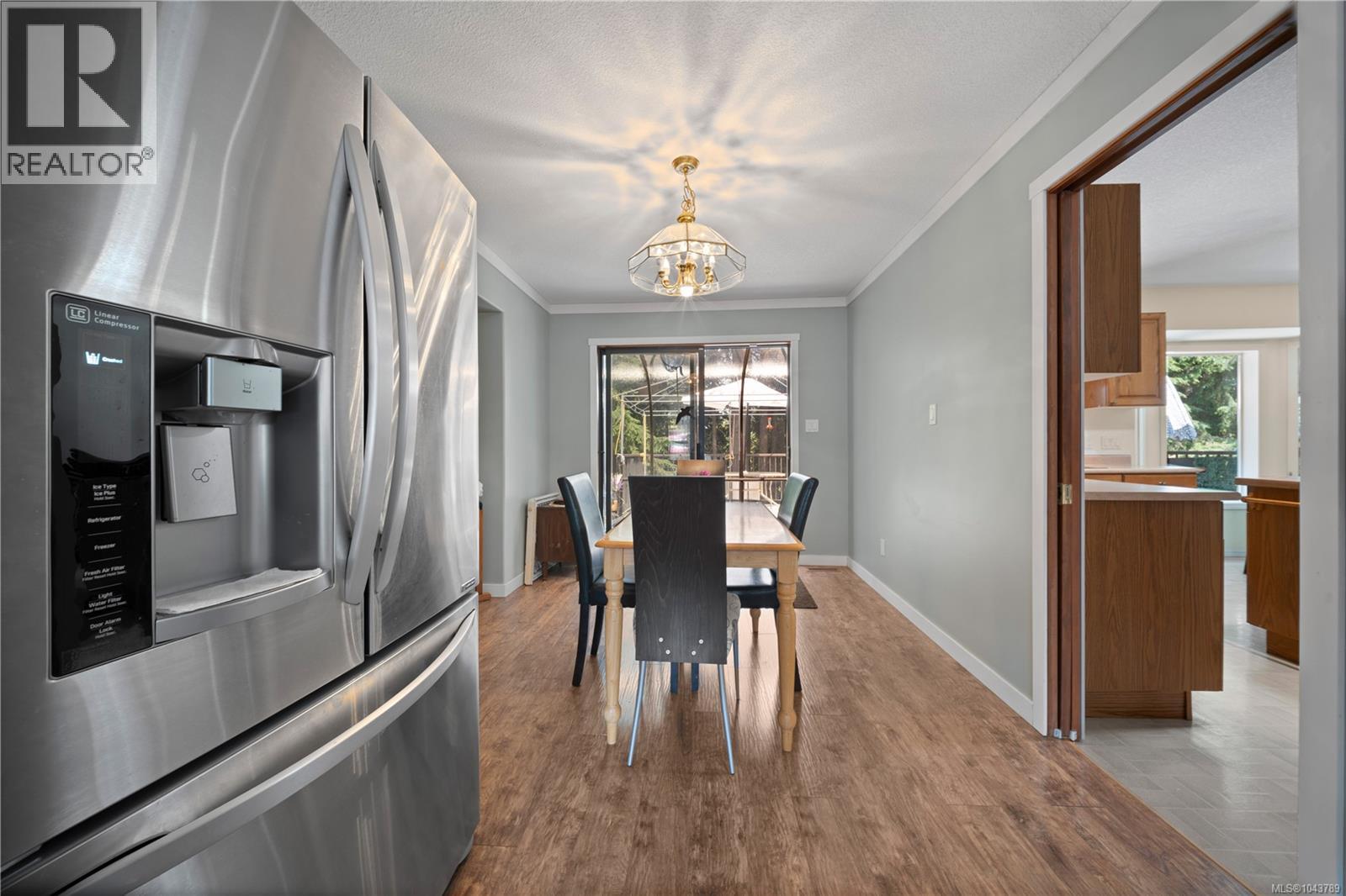 5334 Georgiaview Cres - 9