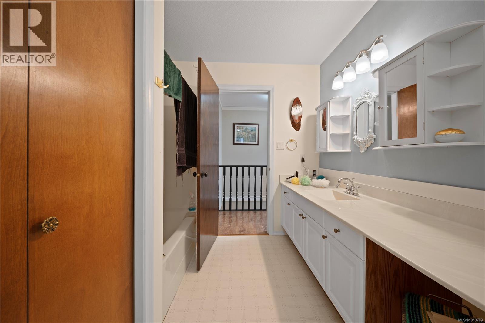 5334 Georgiaview Cres - 20