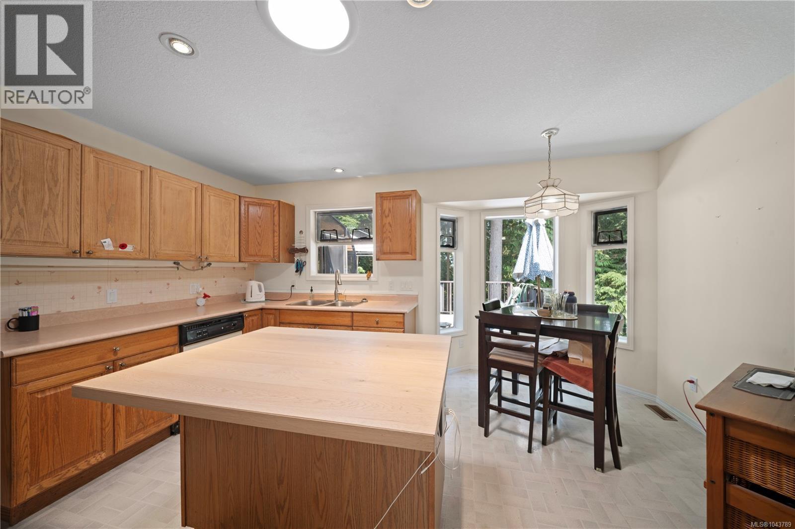 5334 Georgiaview Cres - 14