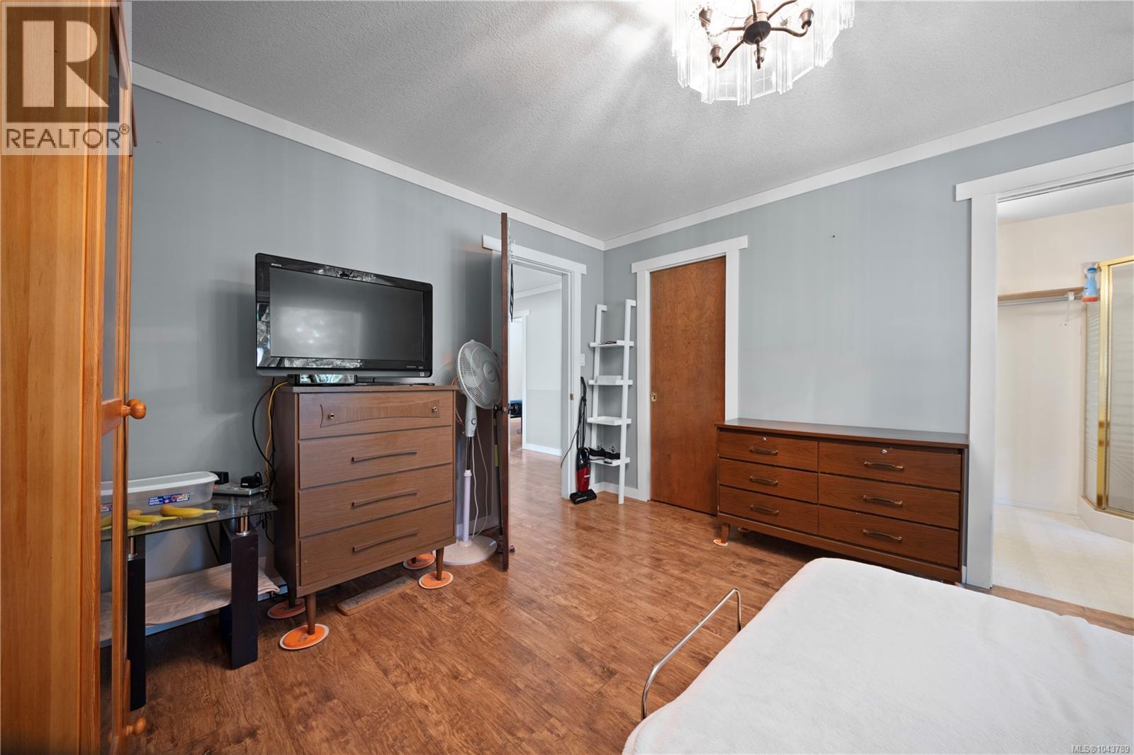 5334 Georgiaview Cres - 11