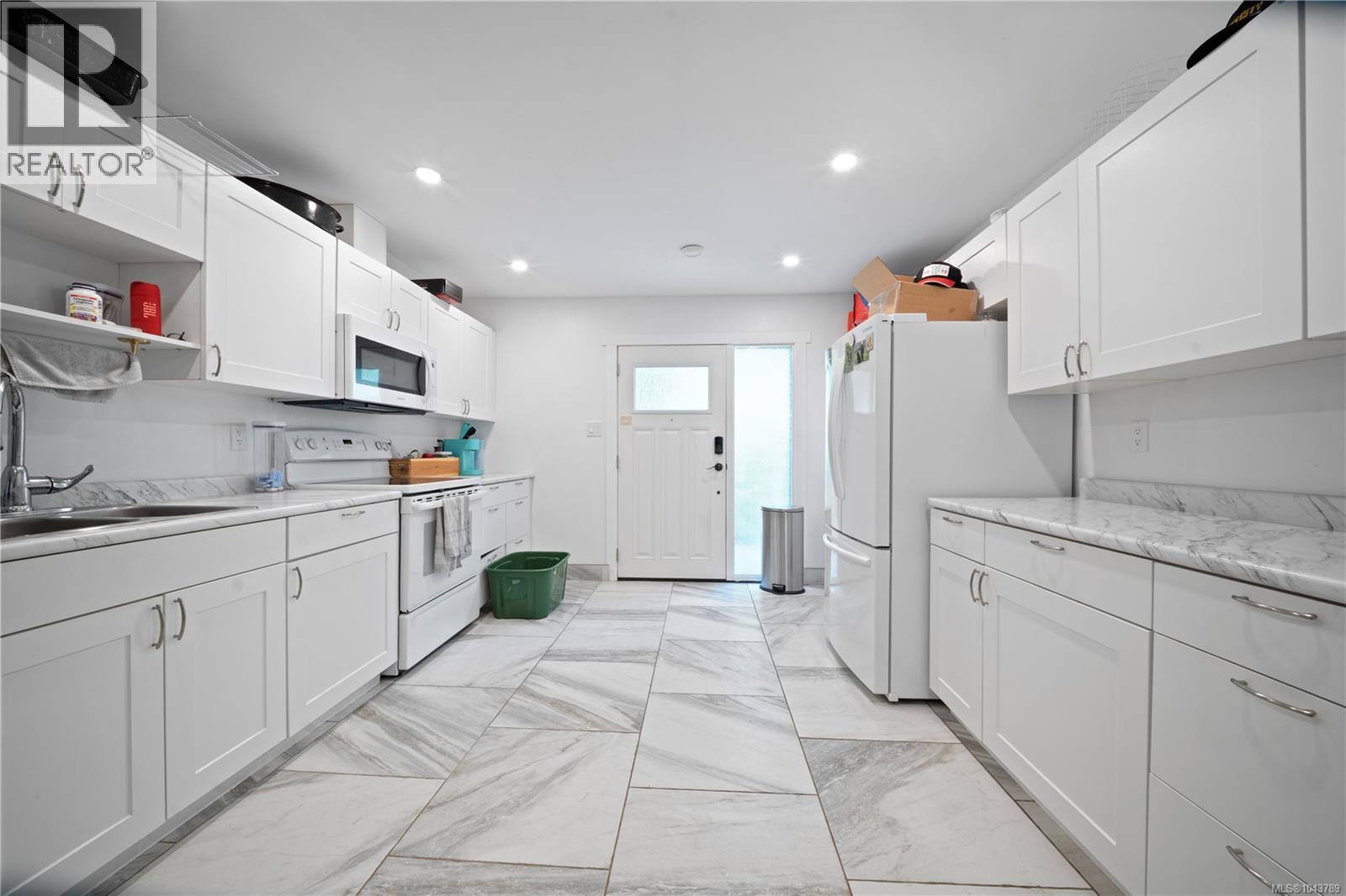 5334 Georgiaview Cres - 12
