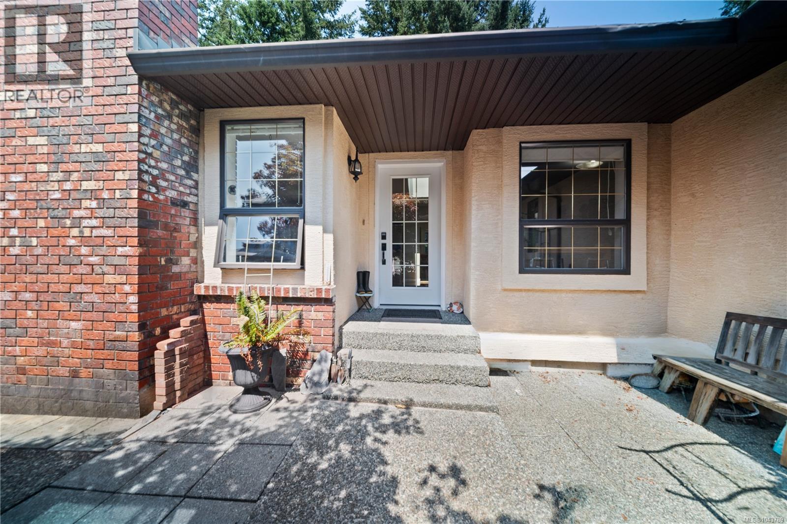 5334 Georgiaview Cres - 2