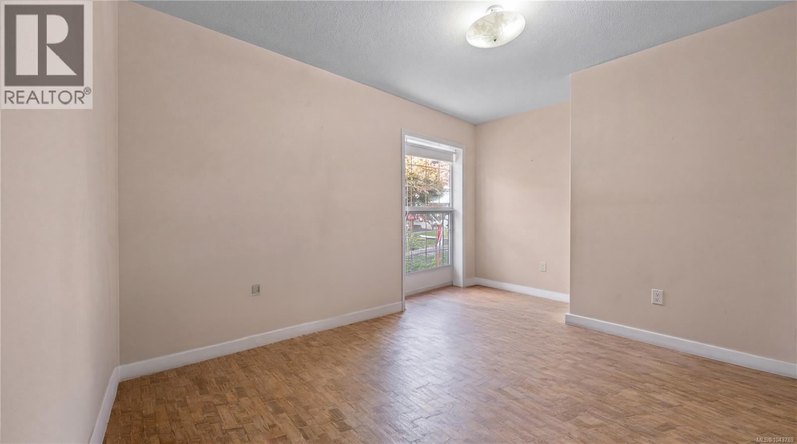 5334 Georgiaview Cres - 33