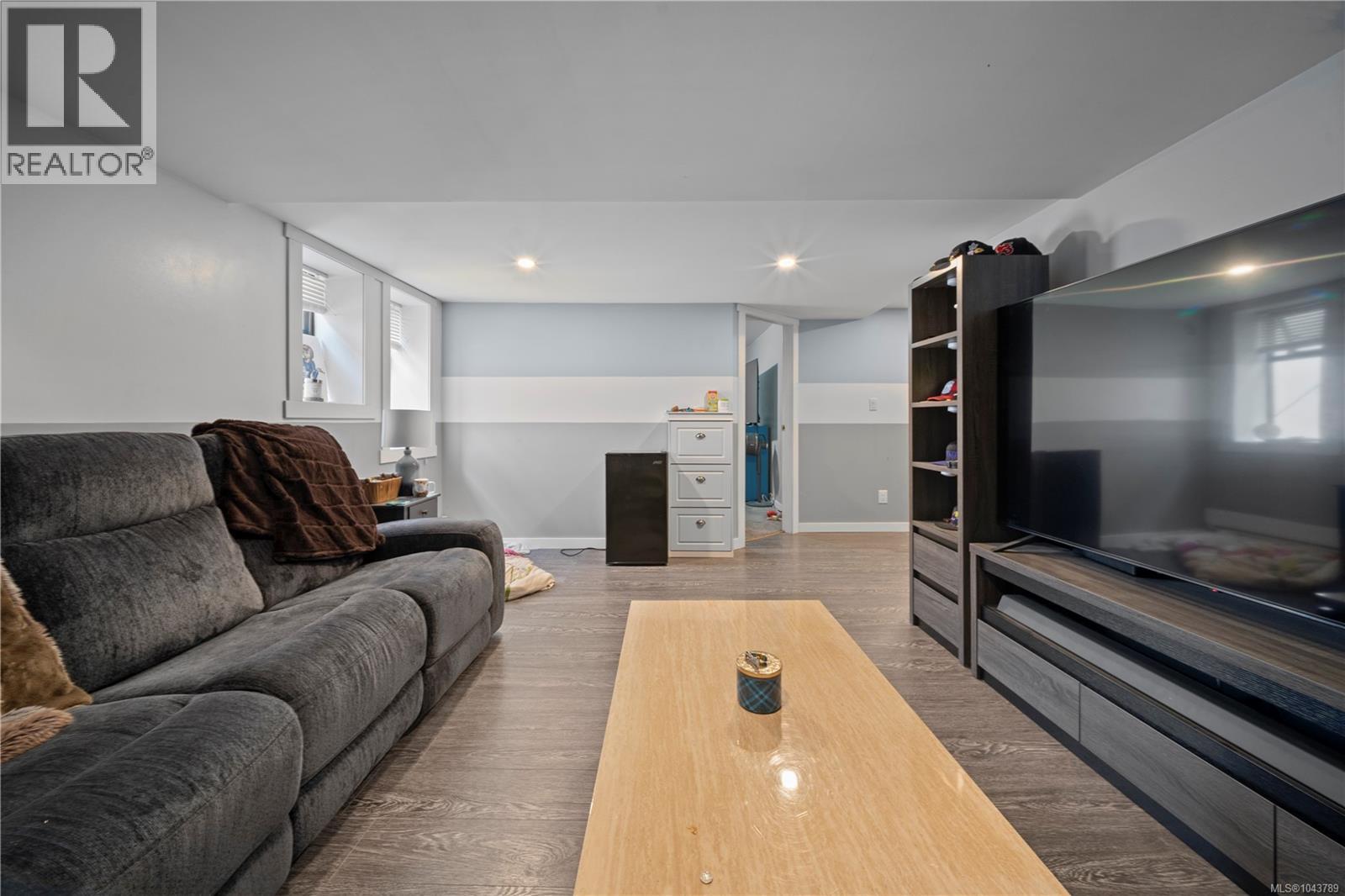 5334 Georgiaview Cres - 23