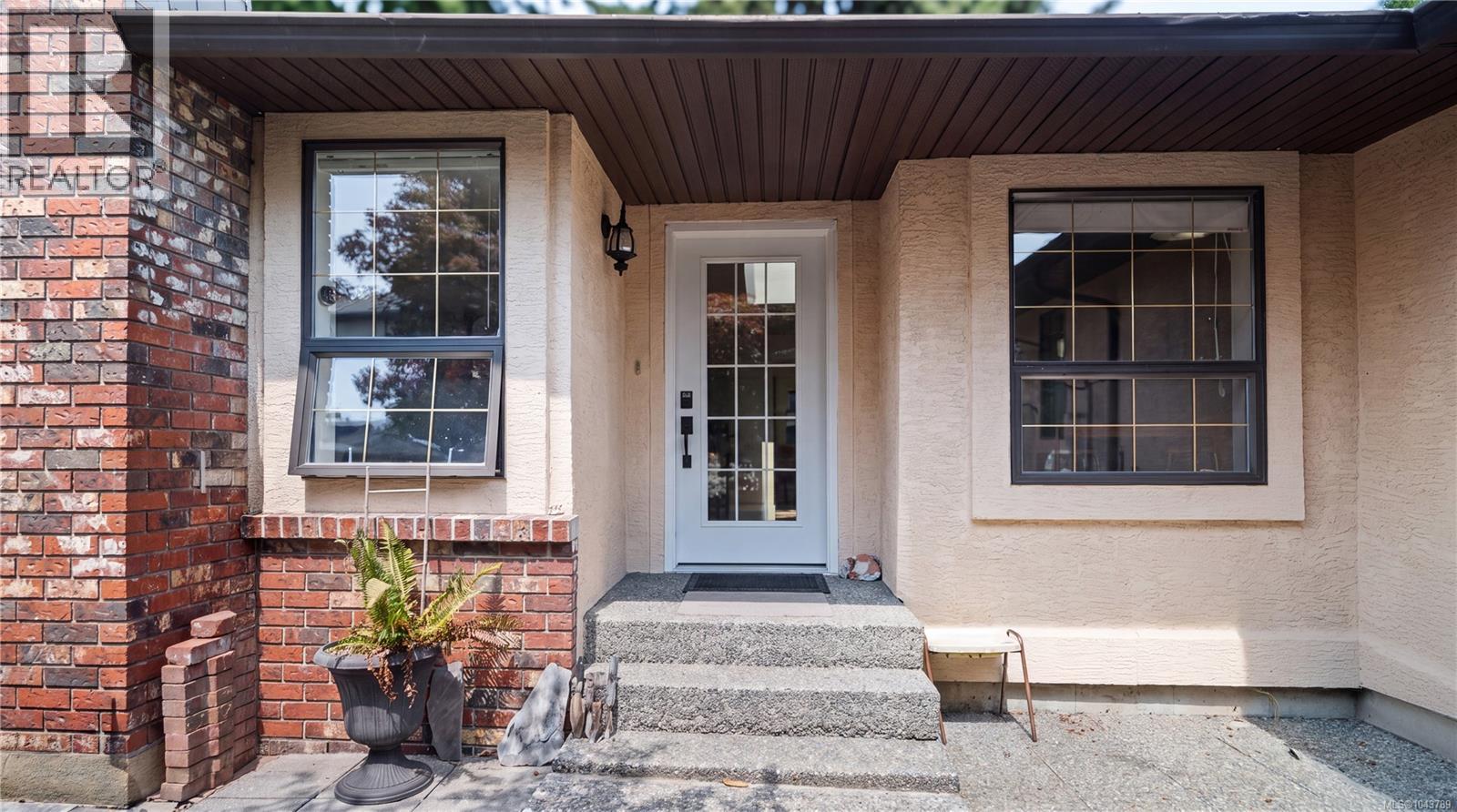 5334 Georgiaview Cres - 64