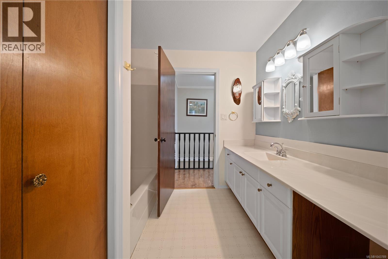 5334 Georgiaview Cres - 63