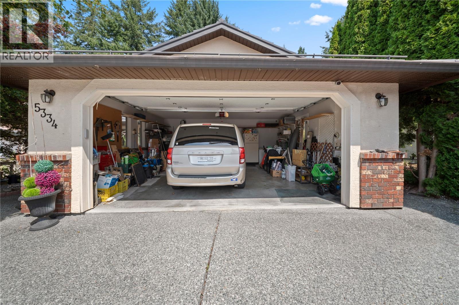 5334 Georgiaview Cres - 44