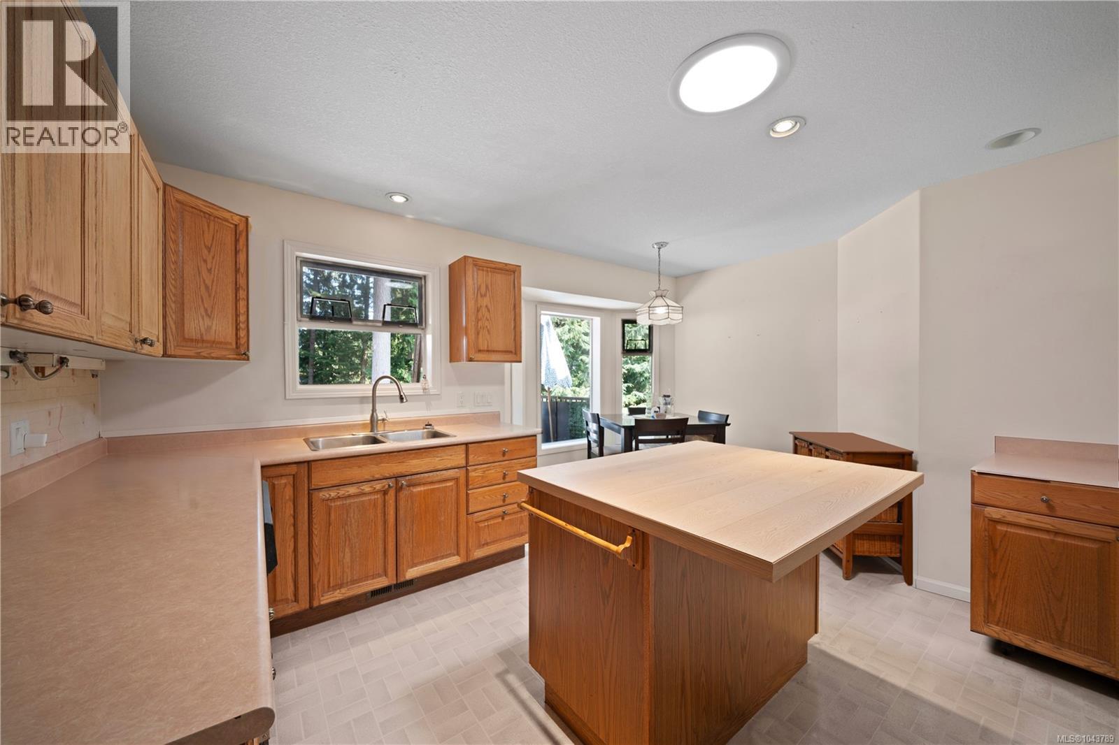 5334 Georgiaview Cres - 60