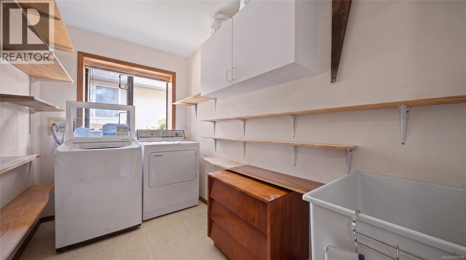 5334 Georgiaview Cres - 30