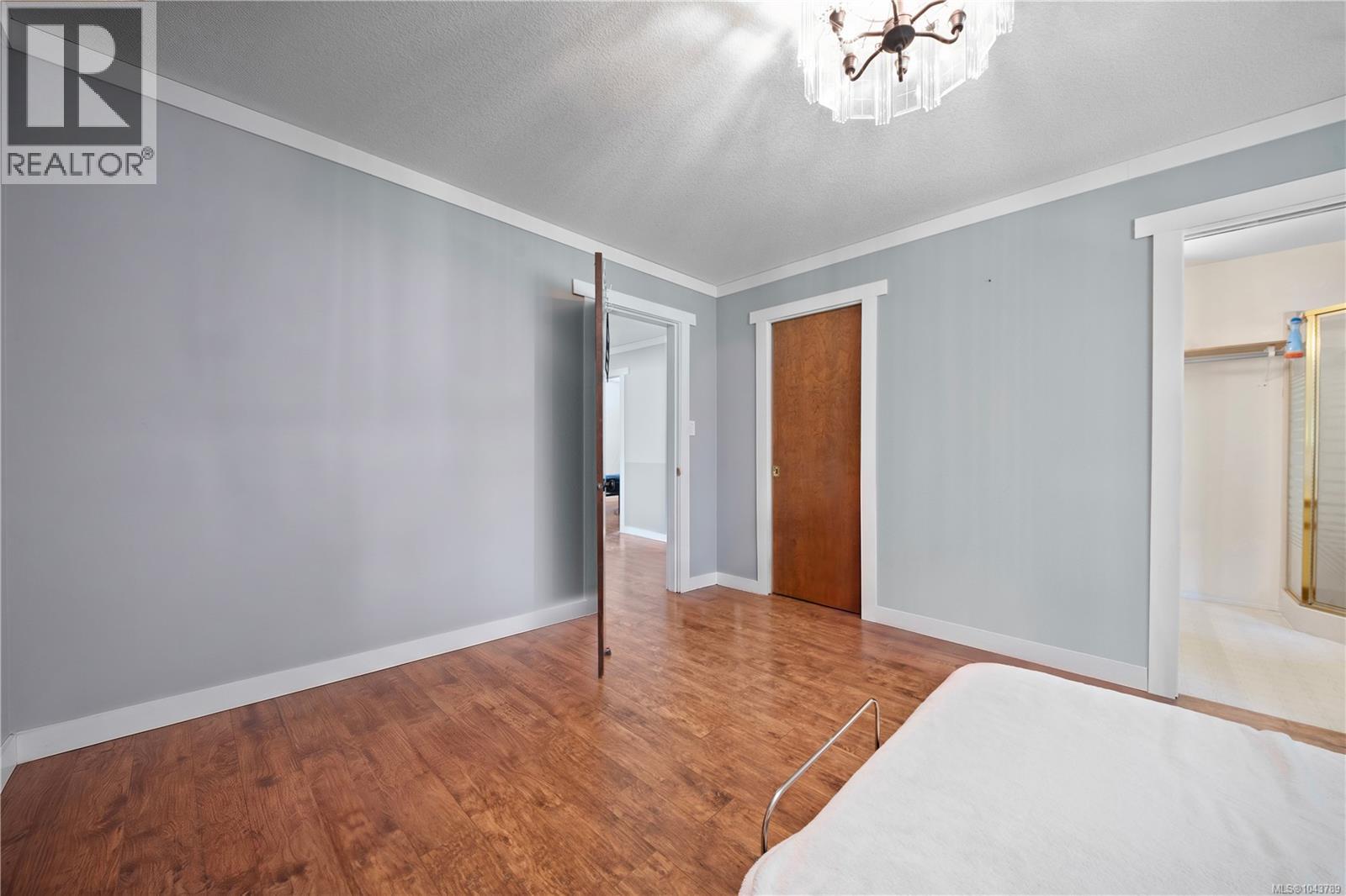 5334 Georgiaview Cres - 36