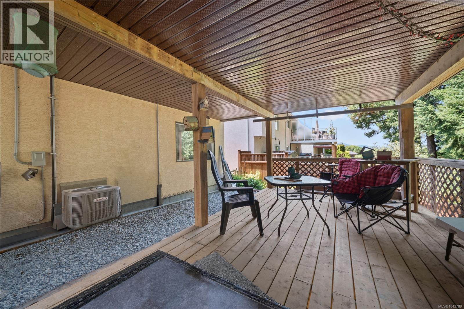 5334 Georgiaview Cres - 32