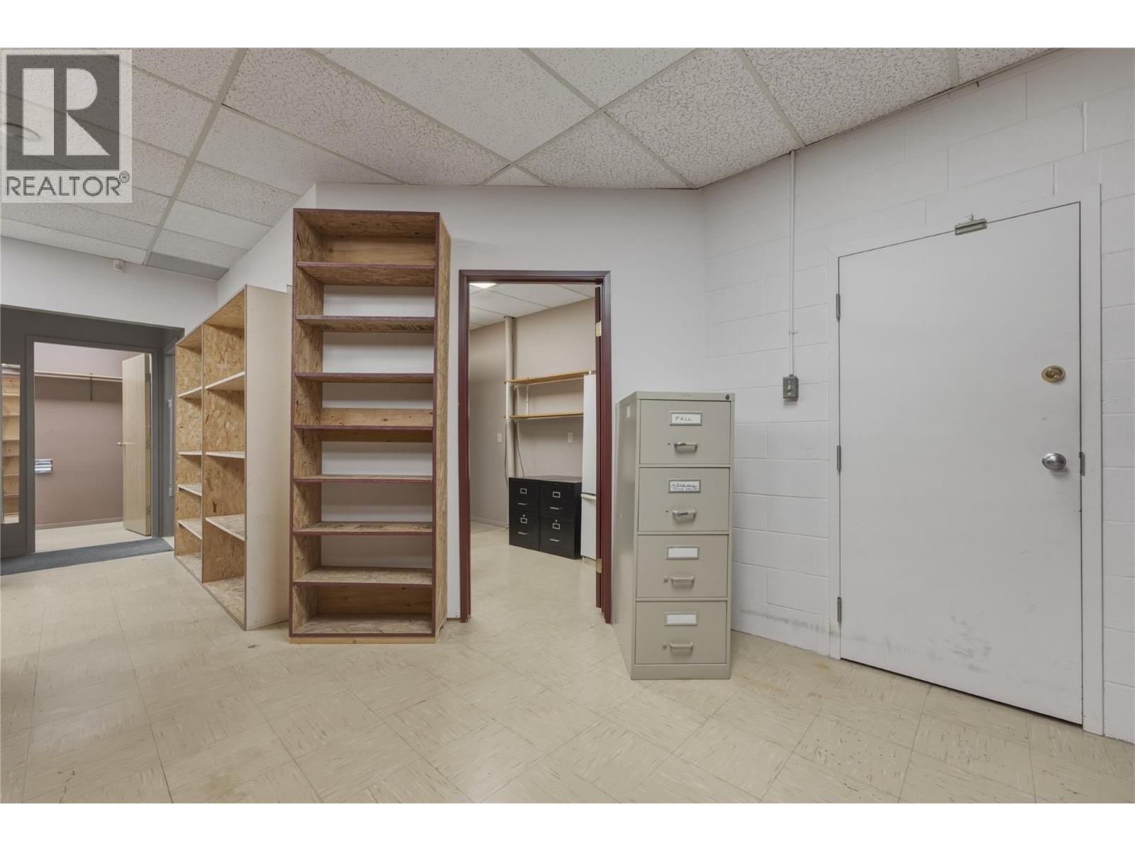 1 90 Lakeshore Drive Northeast, Salmon Arm
