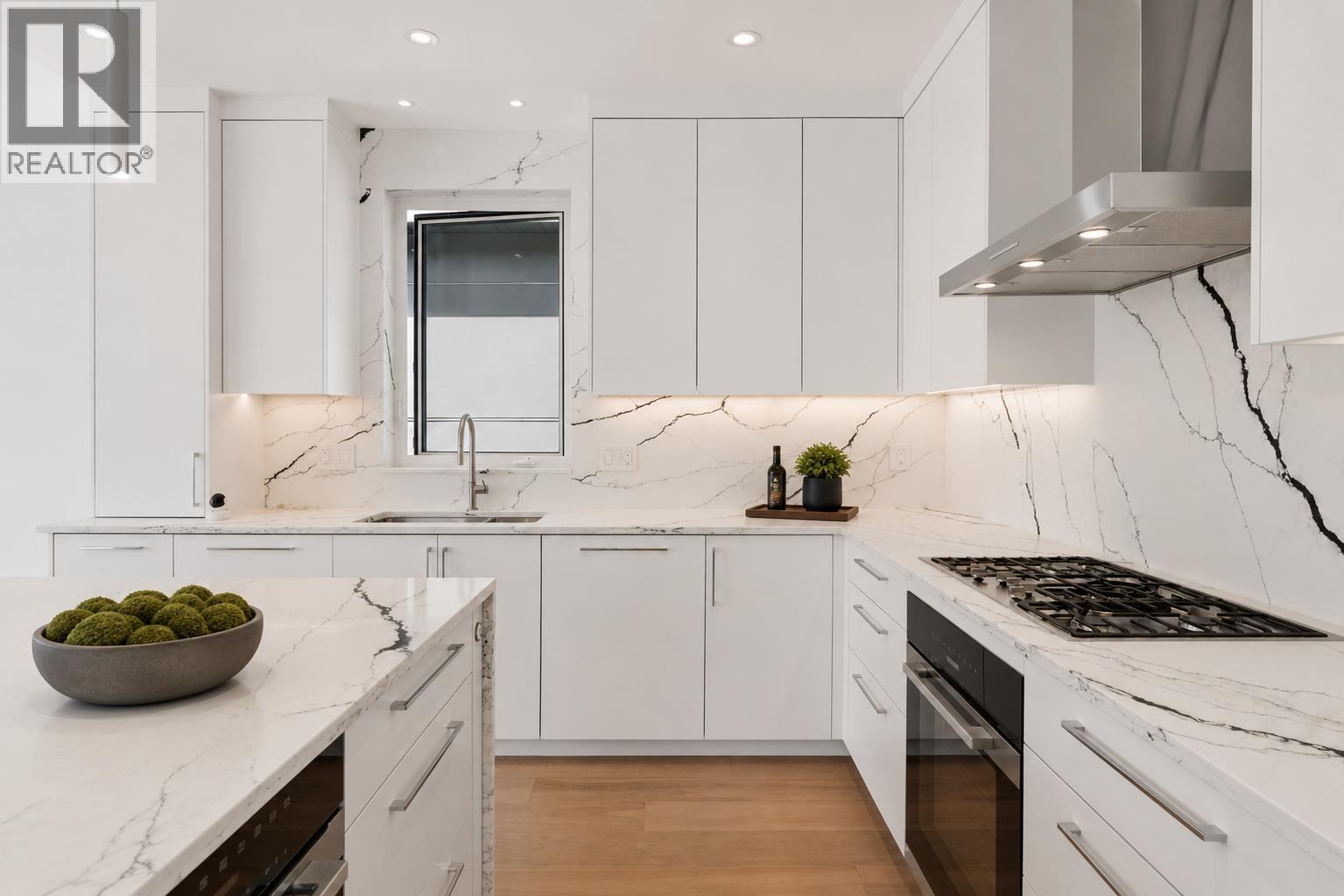 1202 DUCHESS AVENUE, West Vancouver