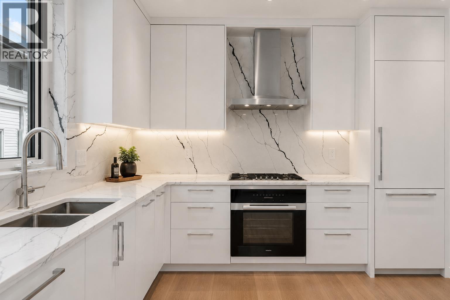 1202 DUCHESS AVENUE, West Vancouver