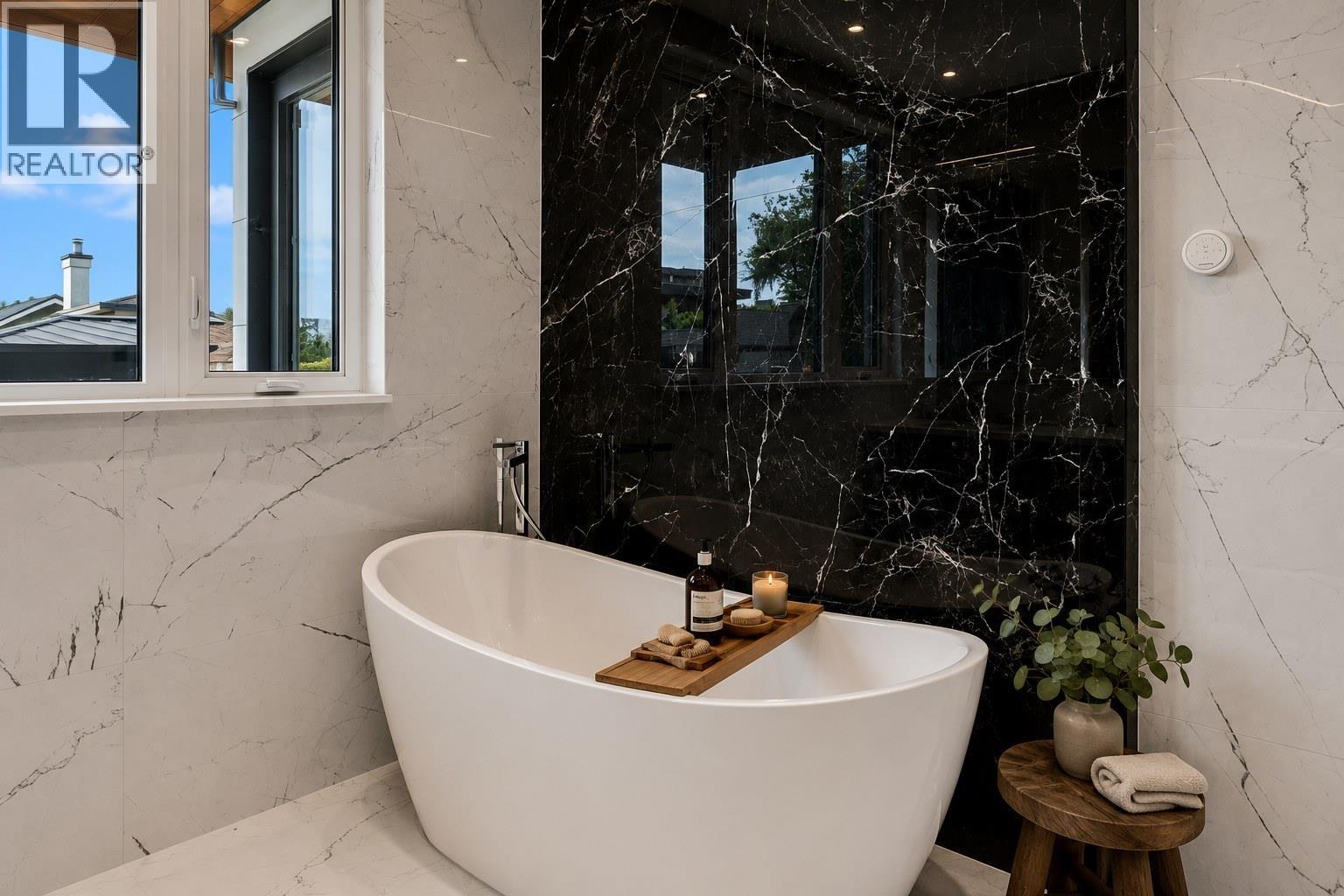 1202 DUCHESS AVENUE, West Vancouver