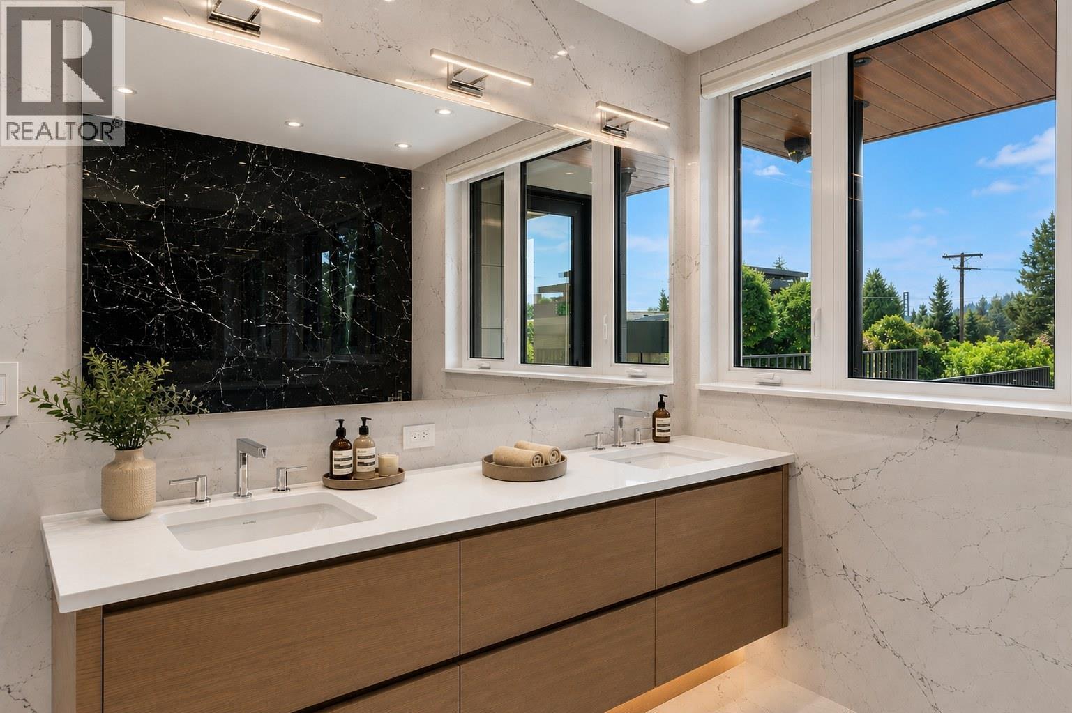 1202 DUCHESS AVENUE, West Vancouver